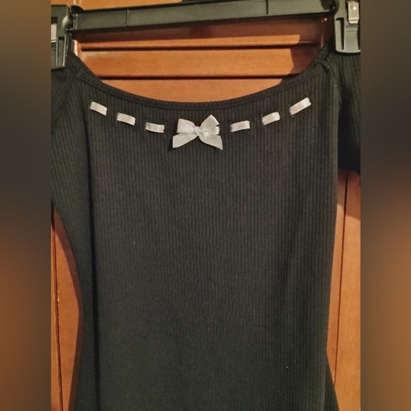 Liz And Sara Elegant Black Mini Dress with White Bow And Stitching Accents. - Picture 4 of 11